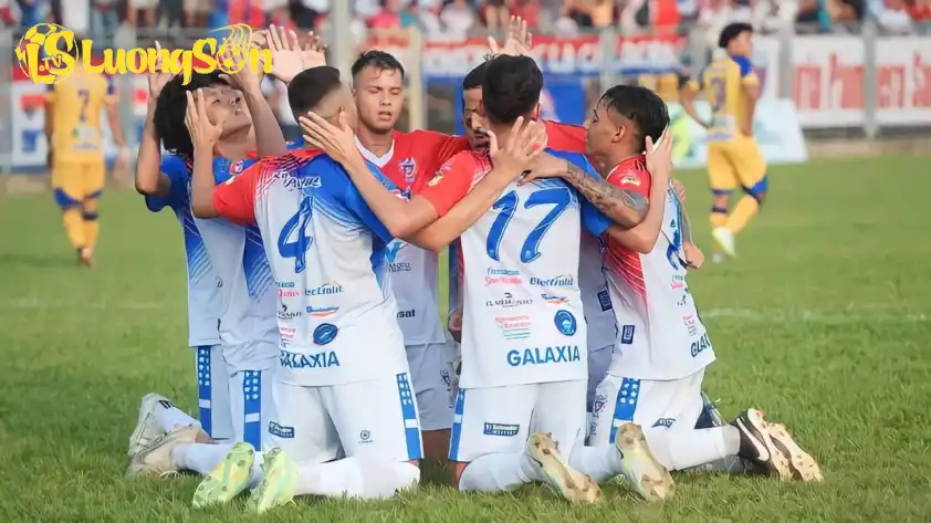 Luis Angel Firpo đang có phong độ ấn tượng. Luis Angel Firpo đang có phong độ ấn tượng