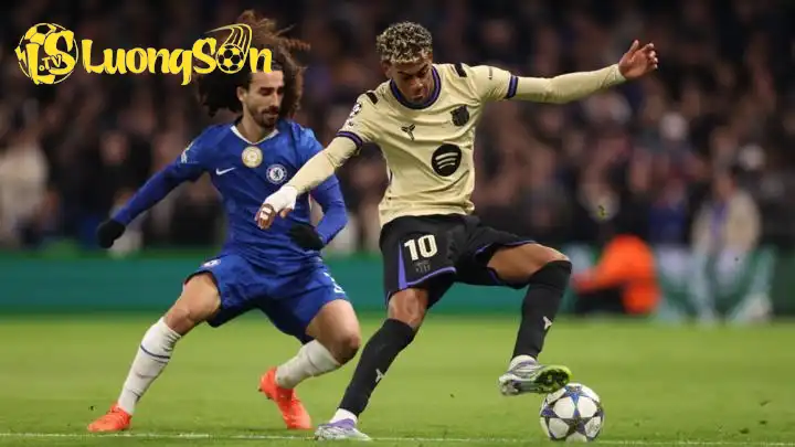 Cucurella đã thật sự biến Lamine Yamal thành 'gã học việc' trong trận đấu trên sân Stamford Bridge. Cucurella đã thật sự biến Lamine Yamal thành 'gã học việc' trong trận đấu trên sân Stamford Bridge.