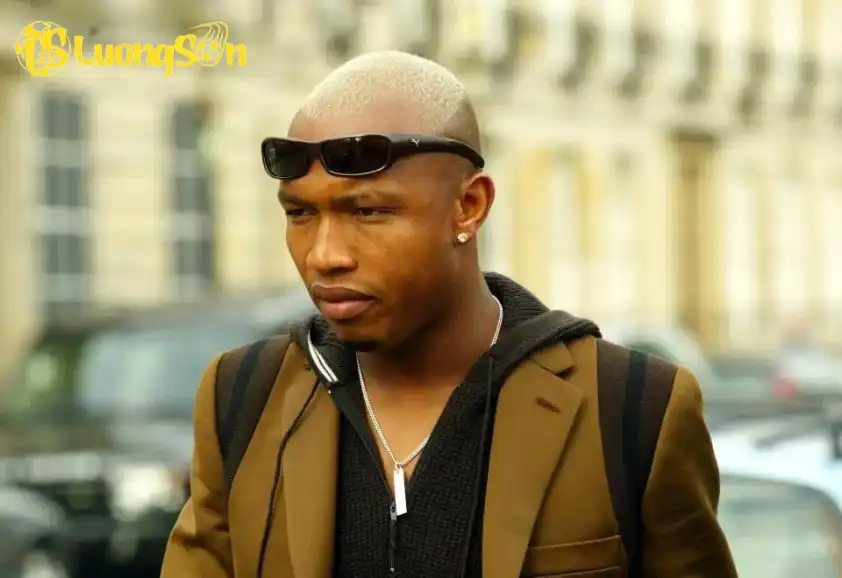 El Hadji Diouf bị tố không hoàn thành nghĩa vụ chu cấp cuộc sống cho con cái El Hadji Diouf bị tố không hoàn thành nghĩa vụ chu cấp cuộc sống cho con cái